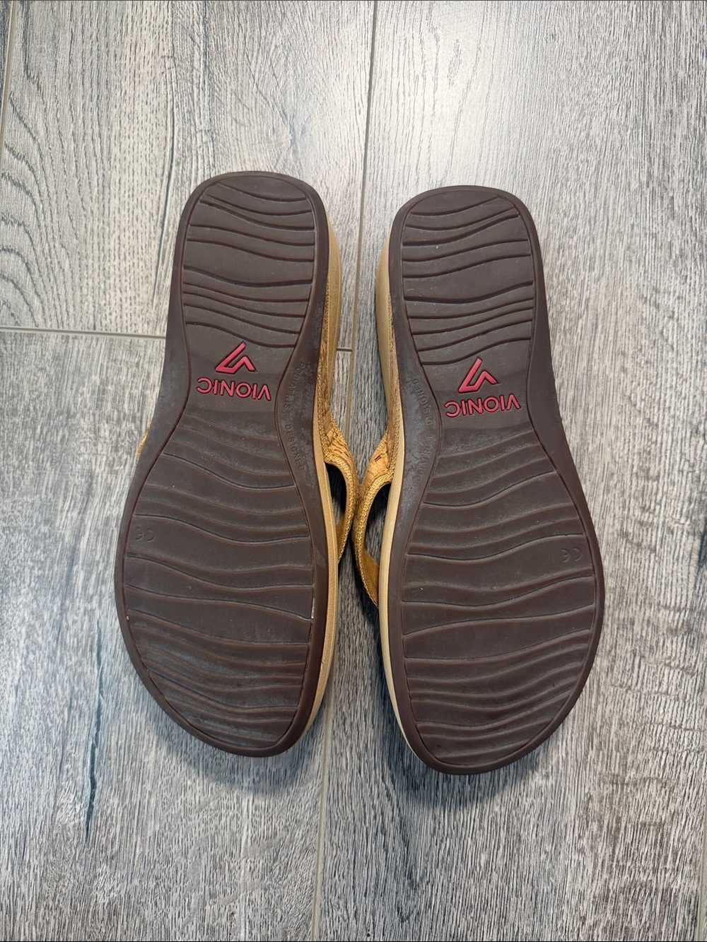 Vionic Women’s Beige/Tan Platform Flip Flop Sandals - Picture 9 of 10